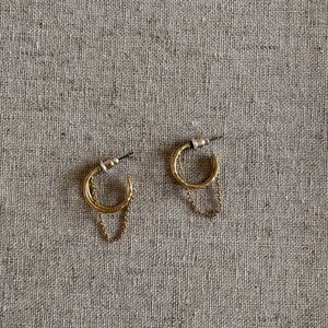 Stella & Dot gold hoop earrings